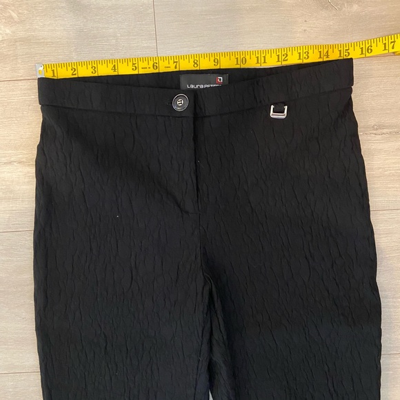 Laura Petites - Size 8 - Black capris with textured design - Picture 9 of 10